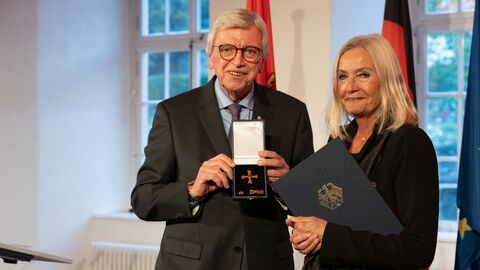 Auszeichnungen zu "75 Jahre Hessen"