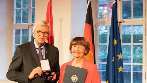 Auszeichnungen zu "75 Jahre Hessen"