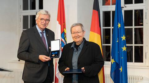 Auszeichnungen zu "75 Jahre Hessen"