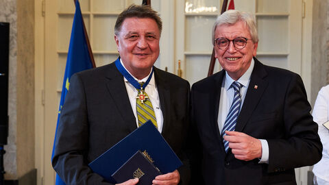 Holger Bellino aus Neu-Anspach wurde heute ebenfalls der Hessische Verdienstorden verliehen. 