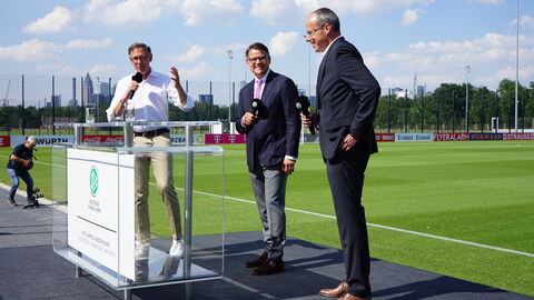 Ministerpräsident Boris Rhein hält die Eröffnungsrede