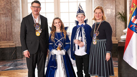 Ministerpräsident Boris Rhein und seine Frau Tanja Raab-Rhein empfangen im Schloss Biebrich in Wiesbaden hessische Fastnachtsvereine