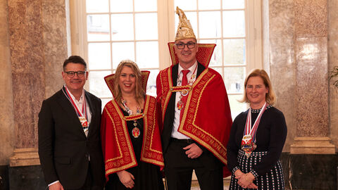 Ministerpräsident Boris Rhein und seine Frau Tanja Raab-Rhein empfangen im Schloss Biebrich in Wiesbaden hessische Fastnachtsvereine