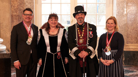 Ministerpräsident Boris Rhein und seine Frau Tanja Raab-Rhein empfangen im Schloss Biebrich in Wiesbaden hessische Fastnachtsvereine