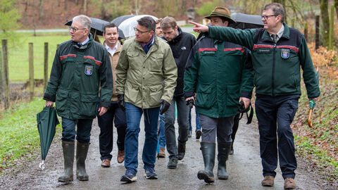 Ministerpräsident Boris Rhein hat den Tiergarten Weilburg besucht und sich dort u.a. über das Angebot des Wildparks informiert.