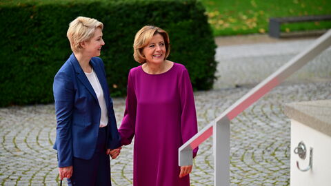 Vor dem Beginn der gemeinsamen Beratungen der Regierungschefinnen und Regierungschefs der Länder am Freitag im Gesellschaftshaus Palmengarten