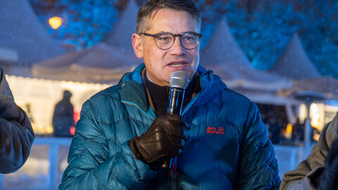 Ministerpräsident Boris Rhein eröffnet Wiesbaden on Ice.
