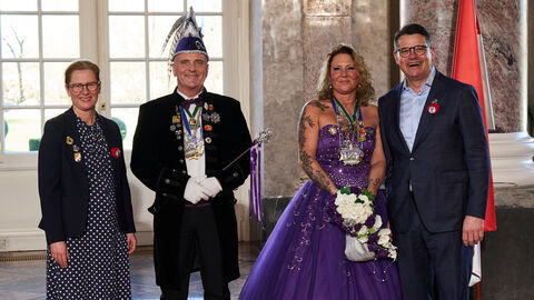 Ministerpräsident Boris Rhein und seine Frau Tanja Raab-Rhein empfangen im Schloss Biebrich in Wiesbaden Prinz Christoph I. und Prinzessin Sylvia I. vom 1. Messeler TSC & KV Narrhalla 1946 e.V.; Christoph Müller und Sylvia Hör-Müller