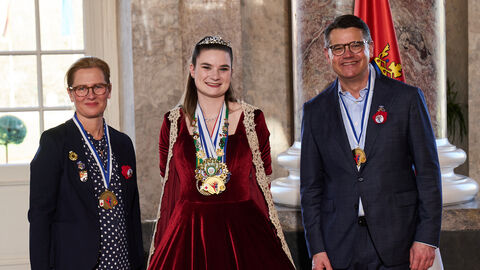 Ministerpräsident Boris Rhein und seine Frau Tanja Raab-Rhein empfangen im Schloss Biebrich Caro I. vom Carneval Club Schauenburg 1994 e.V.; Carolin Werner
