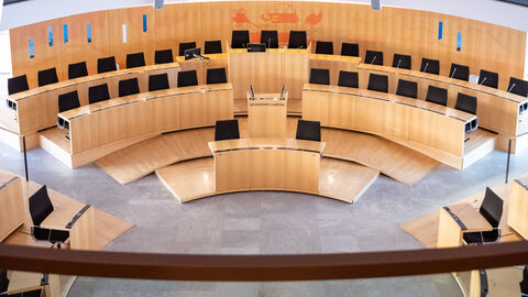 Hessischer Landtag mit Blick von oben.