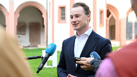 Der Chef der Staatskanzlei, Benedikt Kuhn, gibt ein Interview