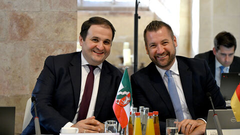 Zwei Herren im Anzug