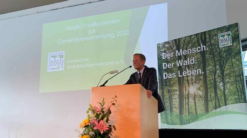 Der Chef der Staatskanzlei, Staatsminister Axel Wintermeyer, bei der Generalversammlung des Hessischen Waldbesitzerverbandes in Wartenberg.