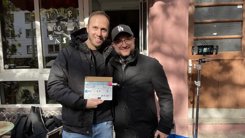 Enkelejd Lluca und Sebastian Sgodzai von "behind the screens"