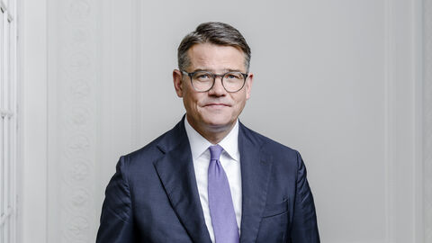 Porträtaufnahme von Ministerpräsident Boris Rhein