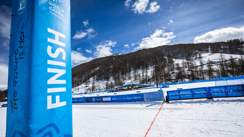 Ziellinie in einer Winterlandschaft